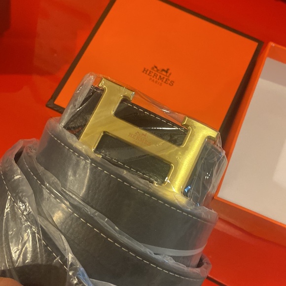 38MM Reversible leather strap, Togo Calfskin, Hermes “H” Buckle - Picture 2 of 4